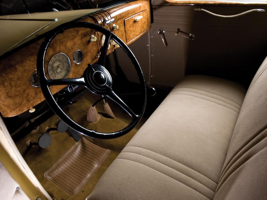  Ford V8 Deluxe 3-Window Coupe 1935 года  (фото 17 из 20)